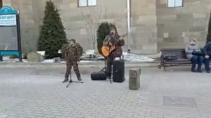 Не воюйте с русскими. Парень с отцом. Кисловодск. Февраль 2023