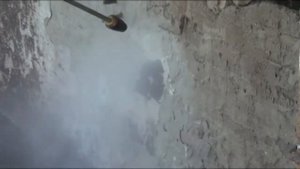 Очистка стен от штукатурки аппаратом высокого давления