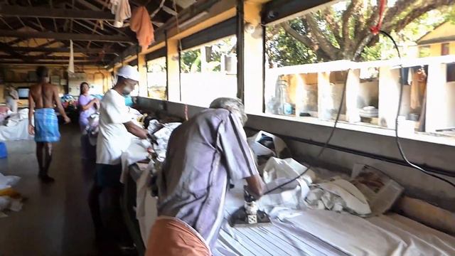 India Laundry in ancient tradition in Dhobi Khana Kerala смотреть онлайн
