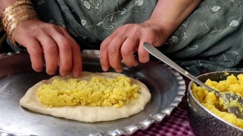 Cooking Traditional Village Bread(Golden Bread)in the Tandoor| Grandma Bakes Bread