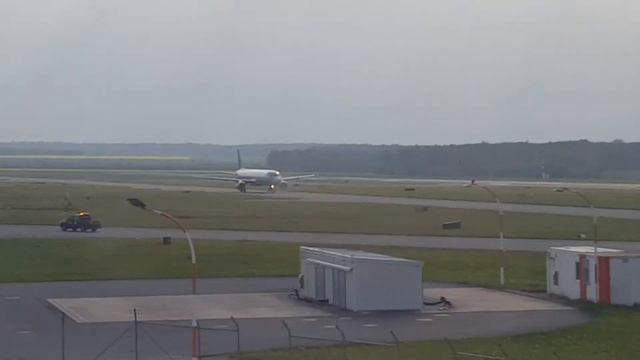 Planedpotting at Paderborn airport смотреть онлайн