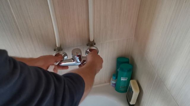 Как поменять смеситель / How to replace a bath faucet смотреть онлайн