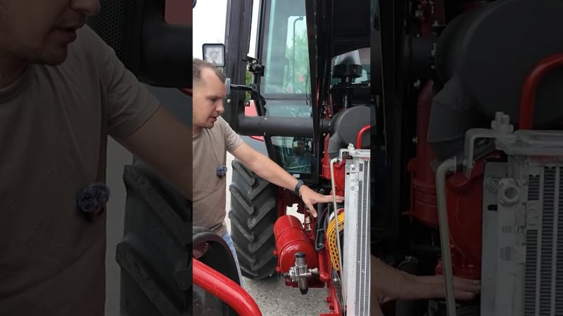 А вот это неудобно в нём  #фермер #tractor #farmer #newbelarus #agriculture #shorts