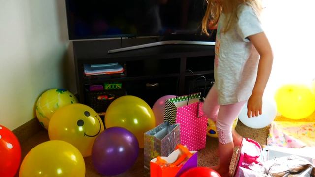 ПОДАРКИ  2 ! День Рождения 2019 открываем подарки [ЧАСТЬ 2] #детскоевидео #длядевочек #длямальчиков