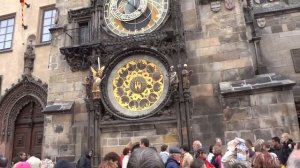 ПРАГА  БОЙ  ЗНАМЕНИТЫХ АСТРОНОМИЧЕСКИХ ЧАСОВ на Староместской ратуше.