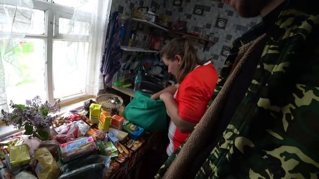 Купил ХАТУ в ДЕРЕВНЕ // Рубрика «ИЗ ПАКЕТА» смотреть онлайн