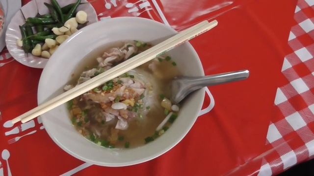 Обед на Пхукете за 40 Бат на человека! БЫСТРО, ВКУСНО и ПОЛЕЗНО!!! смотреть онлайн