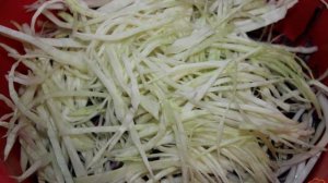 Салат из капусты с корейской морковью и колбасой