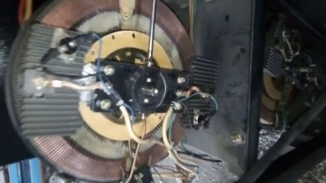 Ремонт трехфазного электромеханического стабилизатора Энергия 30 киловатт СНВТ 30000/3 смотреть онлайн