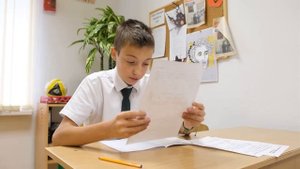 Робот пылесос в школе / Попал на контрольную