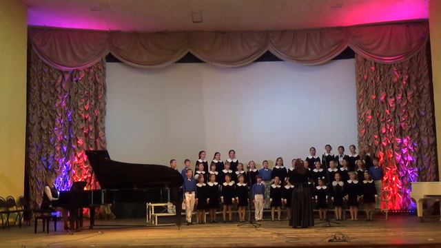 Кто всех на свете добрей и нежней? - Мама. Фрагмент концерта мл.хор ДШИ"Ладушки" смотреть онлайн