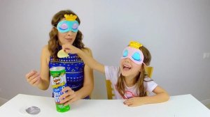 PRINGLES CHALLENGE Чипсы Челлендж ВЫЗОВ Угадываем Вкус Принглс Закрытыми Глазами / Вики Шоу