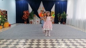 танец"Чародей- листопад" группа "Ручеёк"
