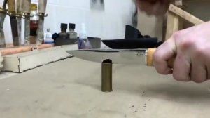 Якутский нож от компании BARK рубит гильзу