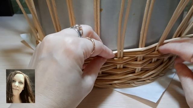 КОРЗИНА из бумажных трубочек смотреть онлайн