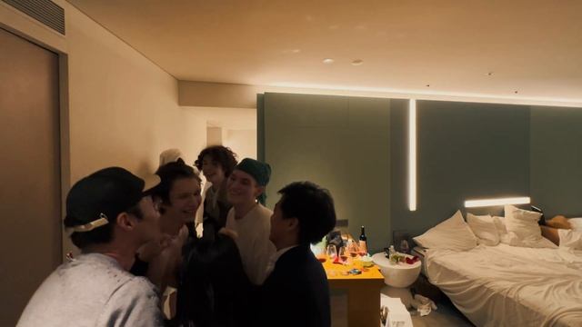 правда о моделинге в Корее (нет) AT THE MOMENT 6 смотреть онлайн