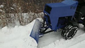 #УБОРКА СНЕГА самодельным минитрактором /Съемка со стороны. Вторая часть