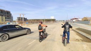 СамокатVSмерседес. Теракат против всех. Все самокаты побеждены и мерседес тоже :)