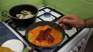 Минтай с овощами тушеный в духовке.