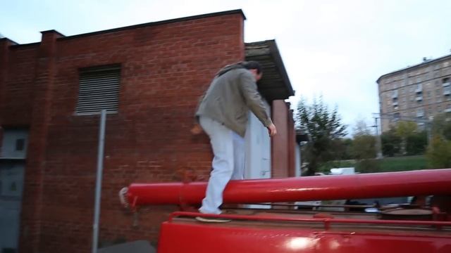 ГАЗ 53 пожарный. Ставим литые диски, мониторы, занижаем крышу? смотреть онлайн