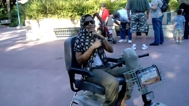 Motorized wheelchair fun in Animal Kingdom - 3 смотреть онлайн