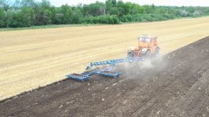 Вспашка полупара! Трактор кировец к700 с плугом ПНУ 8/40 и катком дисковым КДП-3,6!