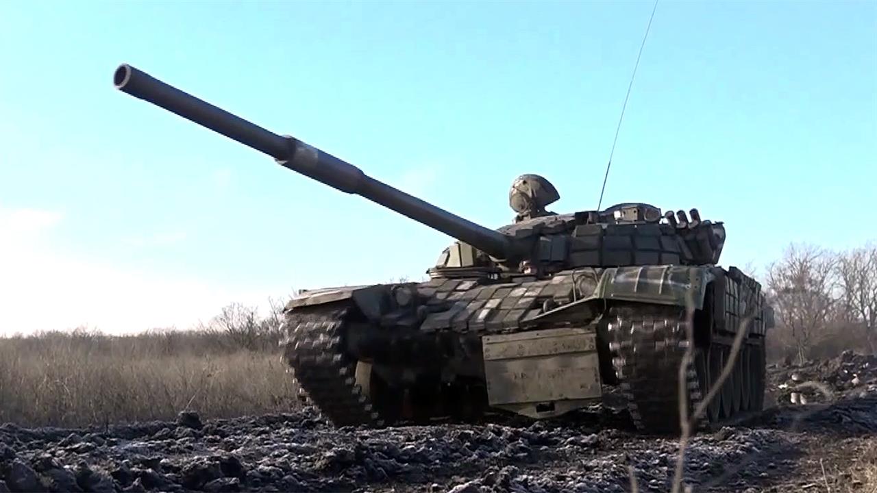 Неуловимый танк Т-72 наносит серьезный урон националистам