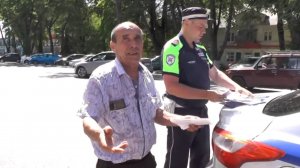 Рыночный бомбила получил два штрафа в одни руки.