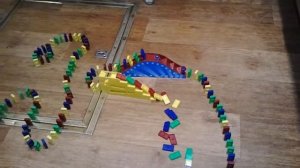 игра домино падает