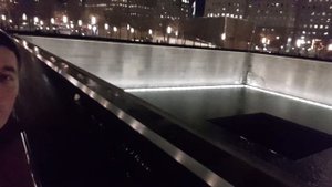 Нью-Йорк-памятник 911 башням близнецам