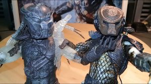 Unpack and Review! Berserker Predator vs City Hunter Predator. A Toys'R' US excl. 2-pack by Neca!