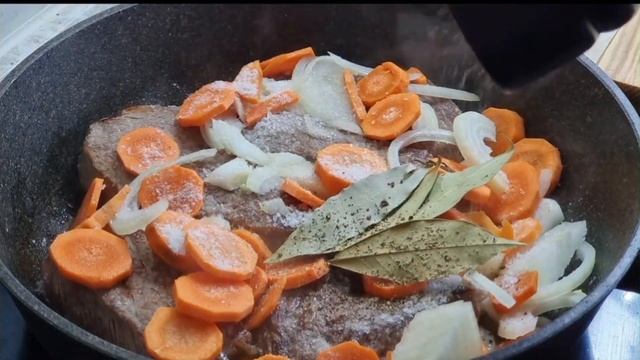 Жаркое по домашнему! Рецепт мяса с картошкой/ Тушеная картошка с мясом