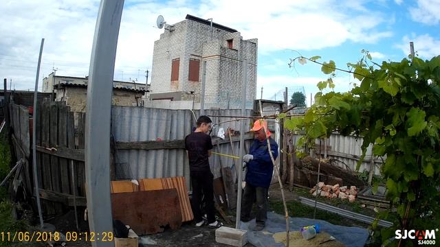 ?Постройка времянки/Building a temporary shelter