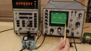 Задающий генератор и формирователь управляющих импульсов со схемой сдвига фазы на 90 градусов