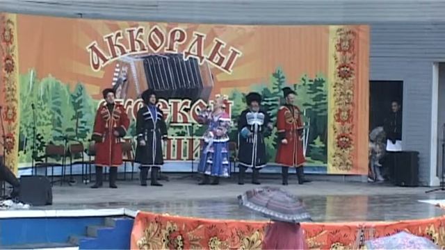 ансамбль "ЖИВАЯ РУСЬ", песня "ПОЛНО ВАМ, СНЕЖОЧКИ..." смотреть онлайн