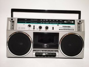 Кассетный магнитофон Toshiba AM FM Stereo Radio RT-6016-ЯПОНИЯ-1986-год