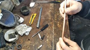инструмент из свечи для создания давления в камере сгорания