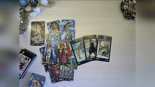 Скучает? Вспоминает? Что думает когда вспоминает? Онлайн таро гадание+Манара