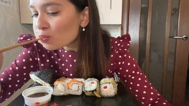 РОЛЛЫ И СУШИ-СЭНДВИЧ. У ЕЁ МУЖА ЕСТЬ ЖЕНА. ЧАСТЬ II. Мукбанг
