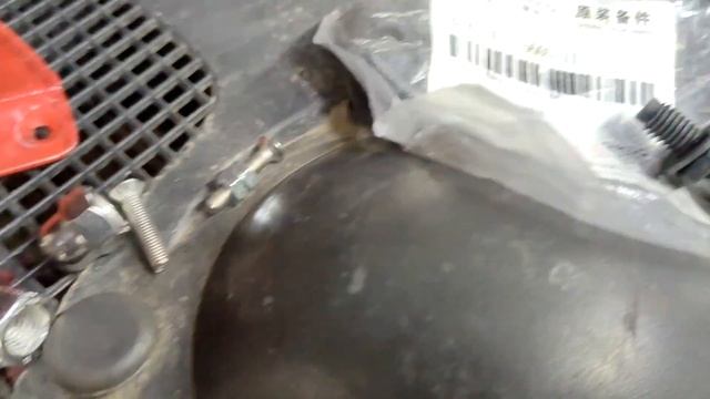 Установка газовых упоров на капот Renault