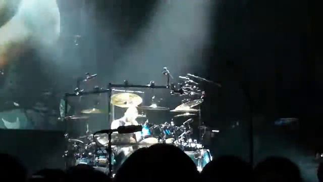 Disturbed - Mike Wengren drum solo - Live in Manchester (14/05/19) смотреть онлайн