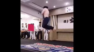 Мощные ноги этого корейца бьют точно, советую посмотреть