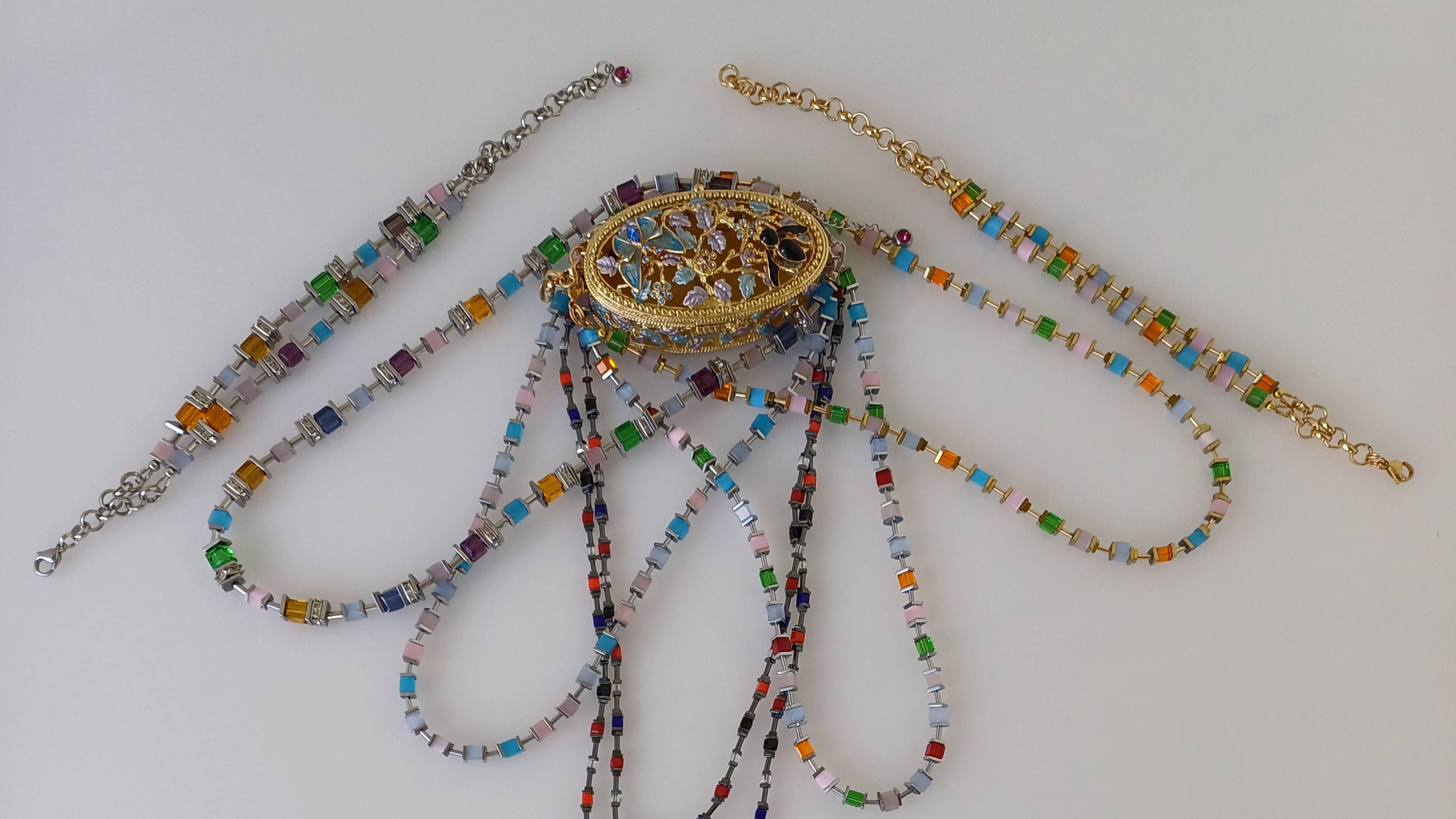 Распродажа украшений из натуральных камней и не только.