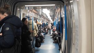 Уличный певец в Московском метро(выступление 23.12.2022)