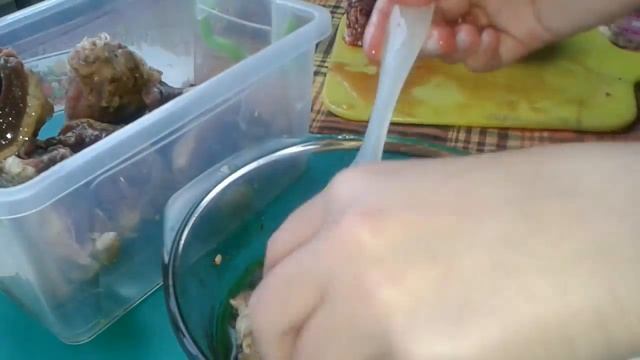 Кусочки утки с яблоками в духовке! смотреть онлайн