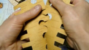 Видео урок по бересте Часть 1 соединение деталей в замок.Виды замков.