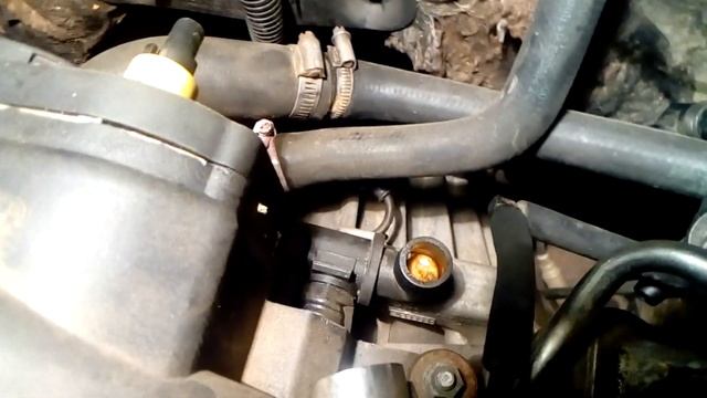 Выгоняет масло.Вентиляция карцерных газов RANGE ROVER. Вода в клапане вентиляции