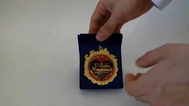 Медаль в День рождения в синей бархатной коробке смотреть онлайн