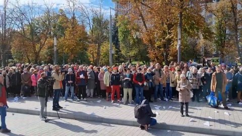 Протестующие в Молдавии требуют, чтобы президент Майя Санду ушла в отставку