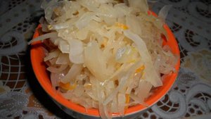 Пирожки с начинкой из квашеной капусты